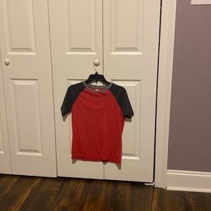 I’m selling a old navy short sleeve shirt that is great for hot temperatures.